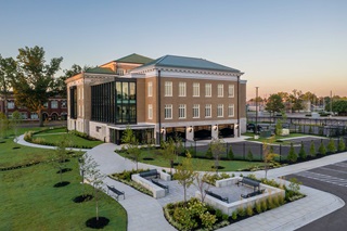 The exterior of Mississippi County Courthouse, featuring Marvin Ultimate Double Hung Picture G2 windows.